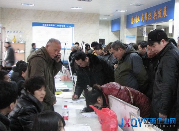 景德鎮(zhèn)舉辦大型招聘會(huì) 215家企業(yè)提供2萬余崗位