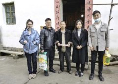 平安人壽景德鎮(zhèn)中支深入貧困村開(kāi)展走訪慰問(wèn)活動(dòng)