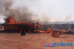 贛縣一磚廠遭“火魔”吞噬 消防半小時(shí)滅火