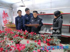 林業(yè)執(zhí)法人員在南昌檢查 提醒：買(mǎi)花種要防“過(guò)期貨”