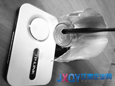 微博盛傳易拉罐增強(qiáng)WiFi信號 記者實(shí)驗(yàn)確有增強(qiáng)