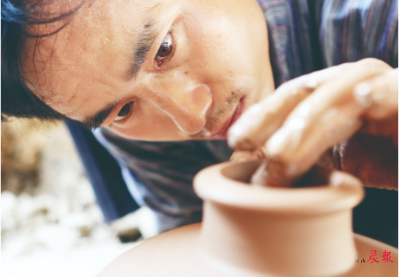 江西陶瓷大師伍映方匠心獨(dú)運(yùn)復(fù)原古法黑陶