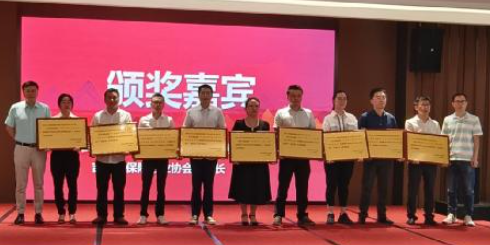 平安人壽吉安中心支公司榮獲2022年度吉安保險(xiǎn)業(yè)雙十大典型賠案及最美吉安保險(xiǎn)人榮譽(yù)