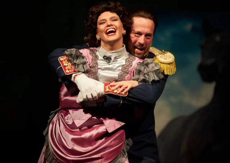 《安娜•卡列尼娜》助力富德生命人壽2024新春VIP藝術(shù)季