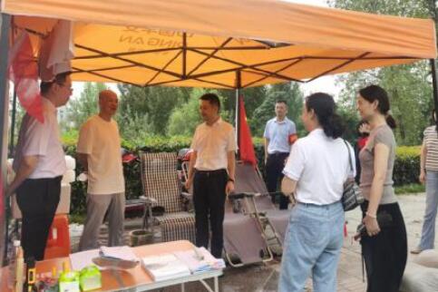 心系防汛  情暖一線 —— 九江金融監(jiān)管分局慰問平安人壽九江中支防汛抗洪一線