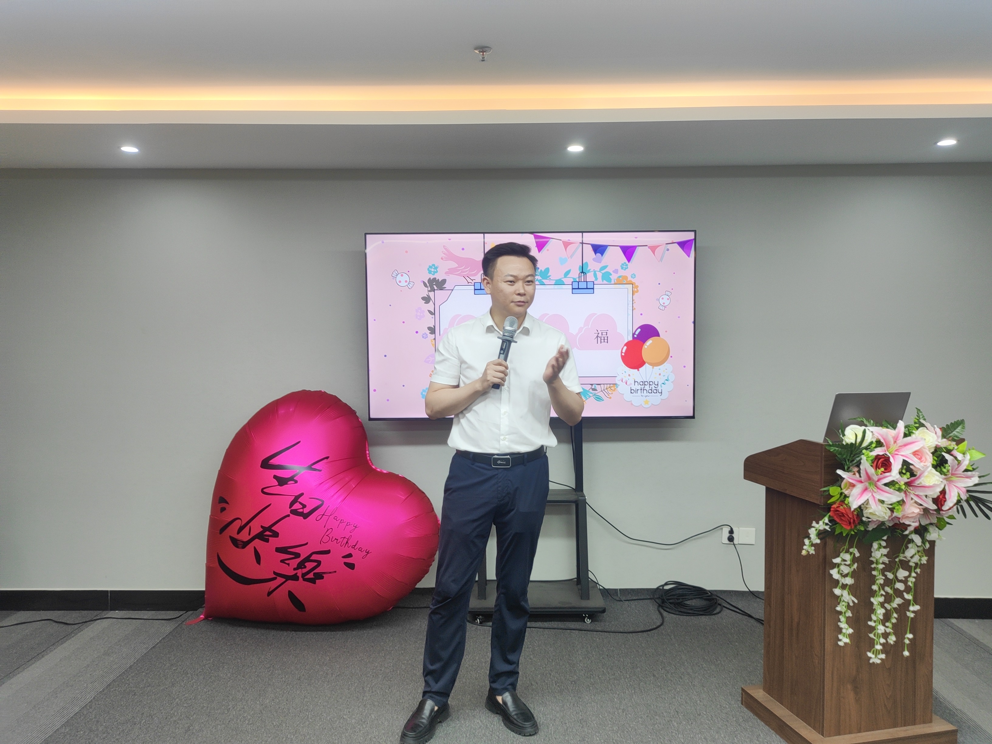 “花藝燈語，浪漫一夏”—富德生命人壽南昌中心支公司三季度員工生日會圓滿舉行