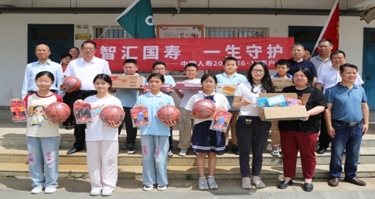 牽手國壽  創(chuàng)繪未來—中國人壽九江分公司開展鄉(xiāng)村美育教育公益活動(dòng)